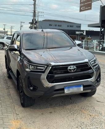 TOYOTA HILUX 2.8 D-4D TURBO DIESEL CD SRX 4X4 AUTOMÁTICO
